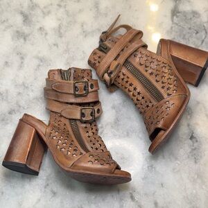 Freebird Theresa Tan open toe brown Leather Heeled Booties size 6 6042